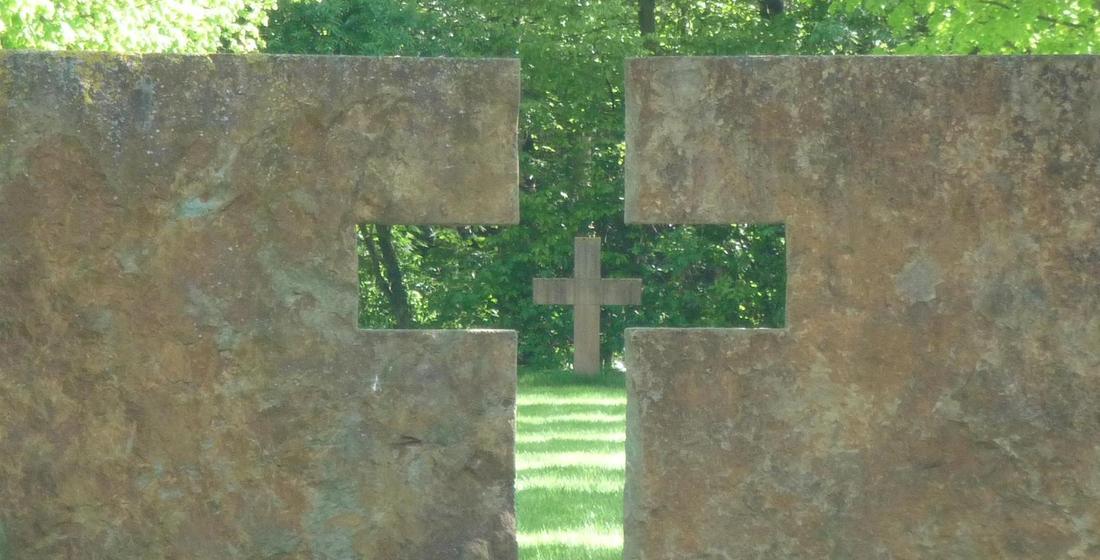 Neuer Friedhof Oldenburg Negativ und Positiv Kreuz